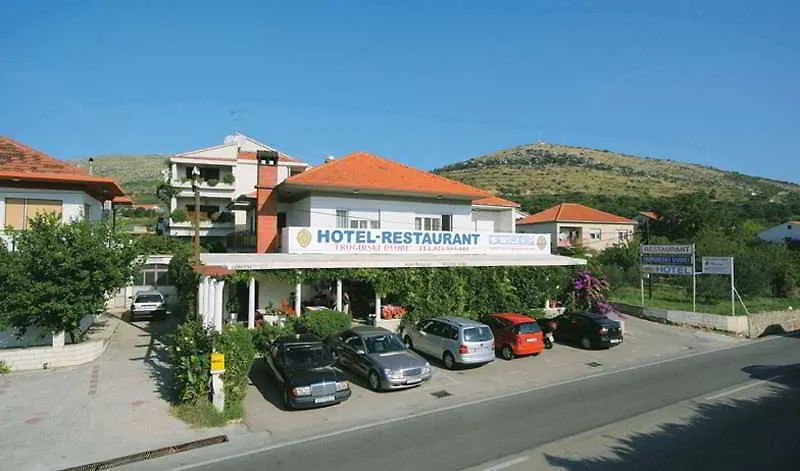 Hotel Trogirski Dvori 3*, Trogir