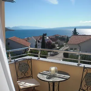 https://apartmani-mia.hotels-in-trogir.com