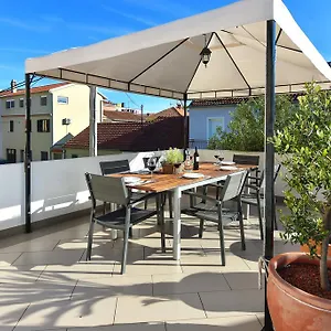 https://apartments-cala-biograd-na-moru.hotelinzadar.com