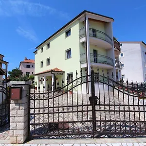 https://apartments-villa-mara.in-istria.net