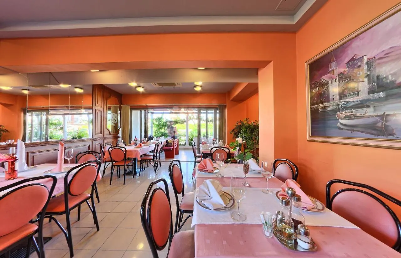 Hotel Trogirski Dvori 3*, Trogir